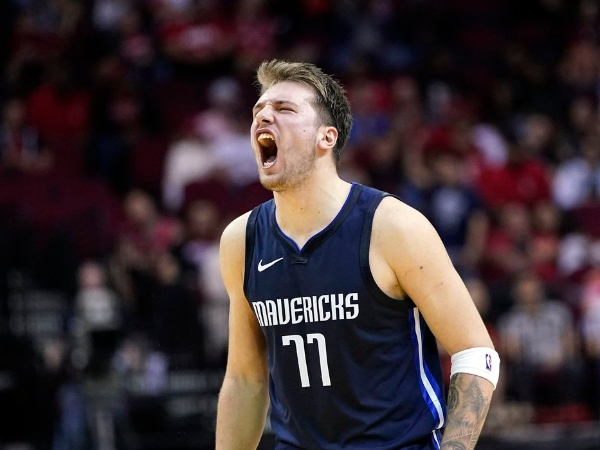 超敢講！Luka Doncic 點出本季獨行俠防守改善的關鍵：「去年因為有 Dirk 害我們防守變超爛！」