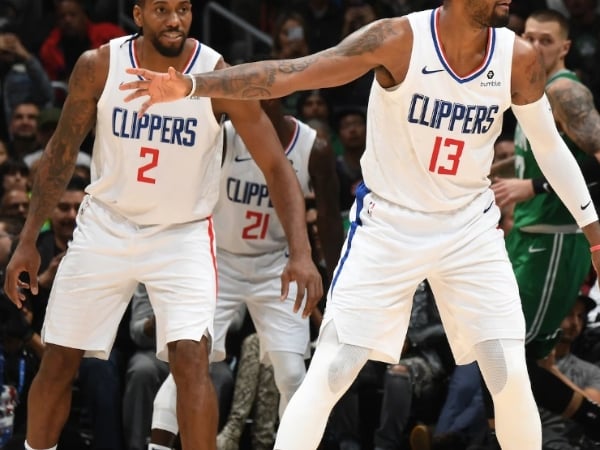 NBA 速報／攻守皆輾壓！快艇雙巨頭合砍 54 分 7 抄截擊潰獨行俠，Doncic 三分 8 投 0 中還發生 7 次失誤！