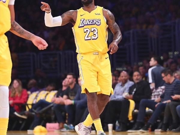 17 勝僅 2 敗！詹皇發文「不知怎麼輸球」，球迷酸：也太吹噓了…