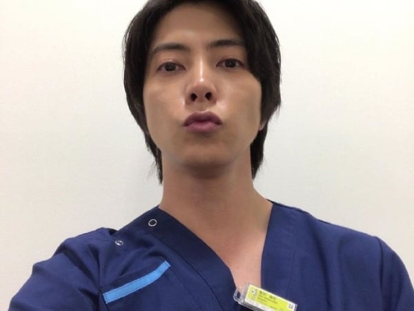 山下智久「女友視角」生活自拍照,網友自我催眠:「四捨五入他就是我男友了!」