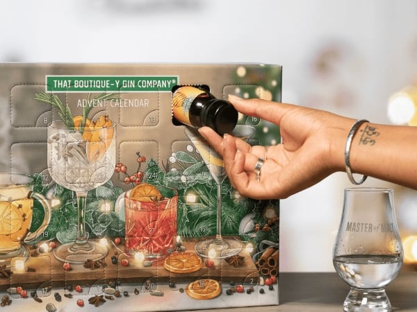 酒鬼們最愛的聖誕禮物！5 款「烈酒倒數月曆」推薦，一天一瓶天天都開醺～