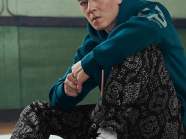 真的是 2019 年底最後一雙！陳冠希、Off-White、Yeezy 球鞋大戰開打，鞋迷：「12 月要吃土了！」