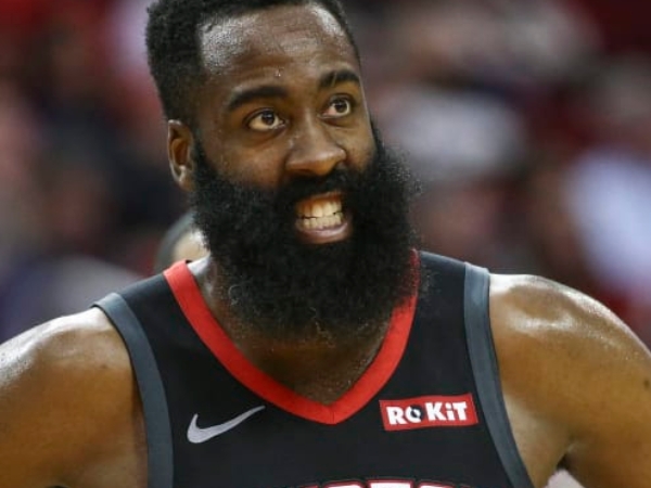 被故意針對?現場球迷在 Harden 面前狂酸罰球,當事者暴氣回擊:該死的你以為我想喔?