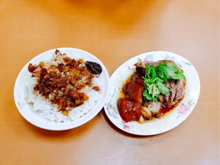 2022 雙城街夜市晴光市場 5 大必吃美食推薦，滷肉飯、麻油雞通通排起來！