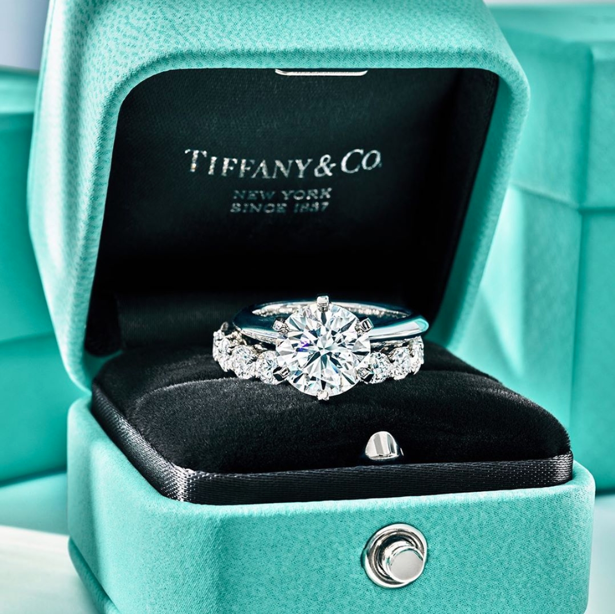 根本回憶殺！Tiffany、潘朵拉⋯那些年「國高中女生必追」的 3 大珠寶品牌，哪個才是你的最愛？