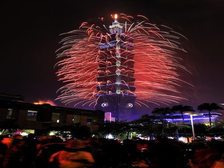 2024 跨年酒吧推薦：CÉ LA VI Taipei、Drunk Play 爛醉不累⋯讓你無痛近賞 101 煙火秀！
