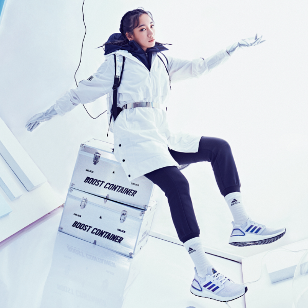 科技未來感穿搭才夠嗆！「人氣男神 連晨翔、 鄉民老婆 吳卓源」搶先穿上全新 adidas Ultraboost 20 ，超越重力帥到外太空！