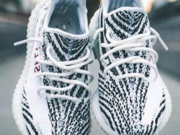 第四度回歸！最火熱的 adidas Yeezy Zebra 「這時原價」上線，鞋友「我不信我又沒搶到！」