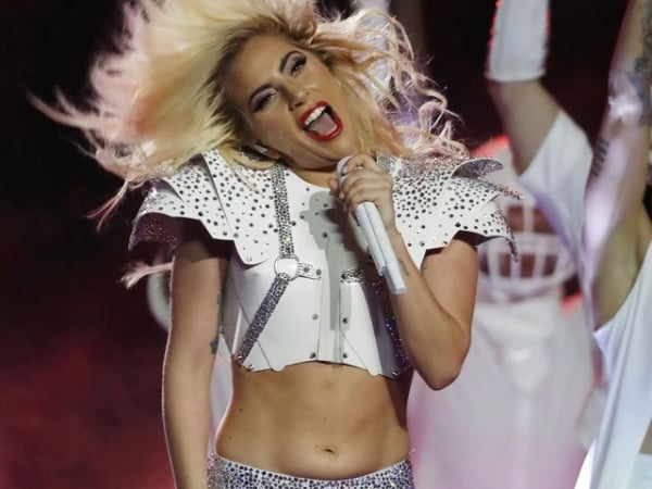 根本沒怕過！Lady Gaga 俄羅斯開唱曾嗆聲「我就要為 LGBT 發聲，現在來逮捕我吧」！