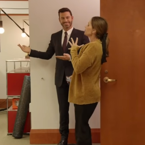 超賤惡作劇！Jimmy Kimmel 把「逼真蠟像」擺在辦公室各角落，嚇壞所有上班同事！