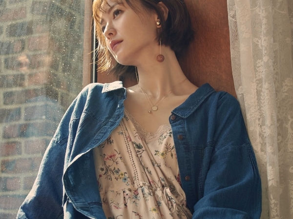 金智英下戲後⋯一點都不像 82 年生的啊！鄭有美的「自然凍齡」不靠保養，而是這個造型小細節⋯