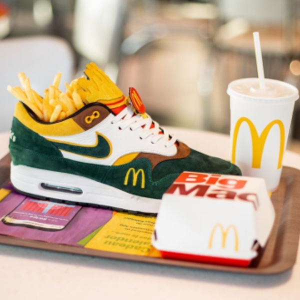 麥當勞準時上菜！國外客製師釋出「麥當勞 Nike Air Max 1」，這鞋舌大薯太放毒！