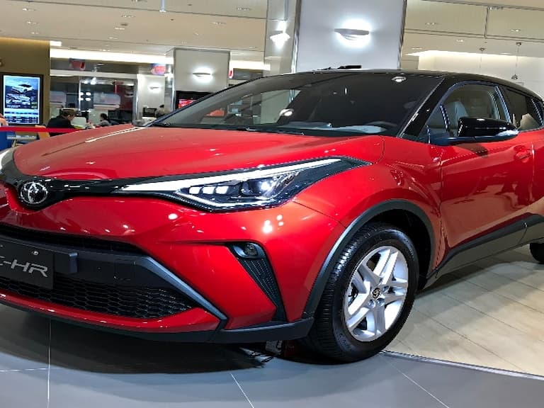 【老 J 推車】帥又安全的車界暖男!TOYOTA C-HR 全新改款登場,跨界跑旅不到百萬 CP 值超高!