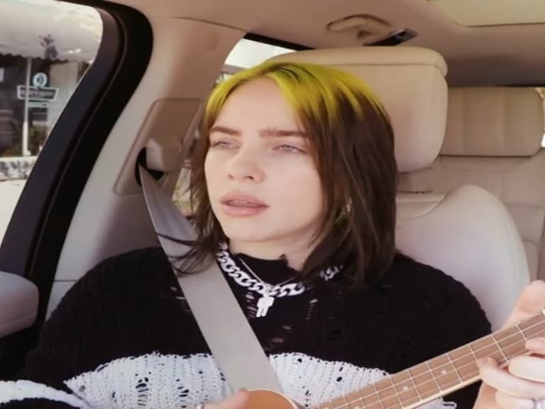 Billie Eilish 首度參加車上卡拉 OK,嬌羞談起偶像小賈「我很清楚他那種穿褲子的風格」!