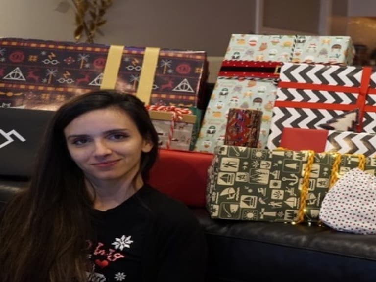 上輩子拯救地球！超幸運女網友參加交換禮物，竟然抽到來自「比爾蓋茲」的豪華大禮！