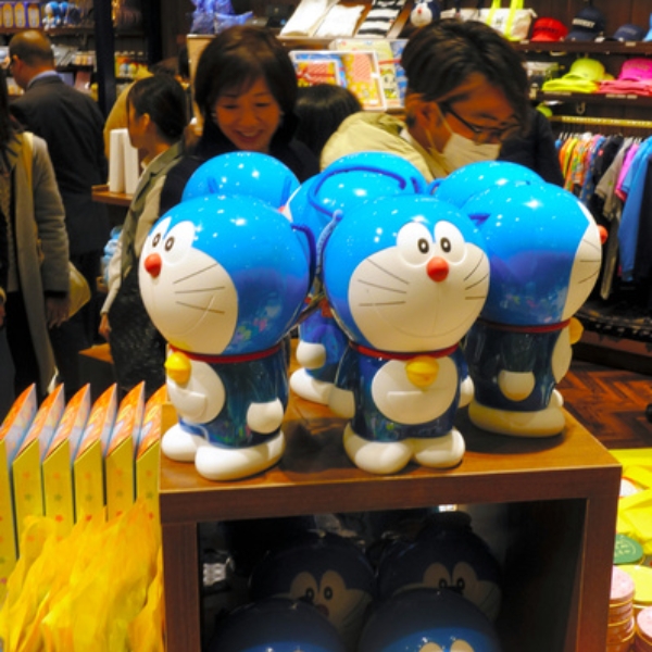 《哆啦 A 夢》首間官方商店「未來百貨公司」開幕，去東京一定要來這裡買買買！