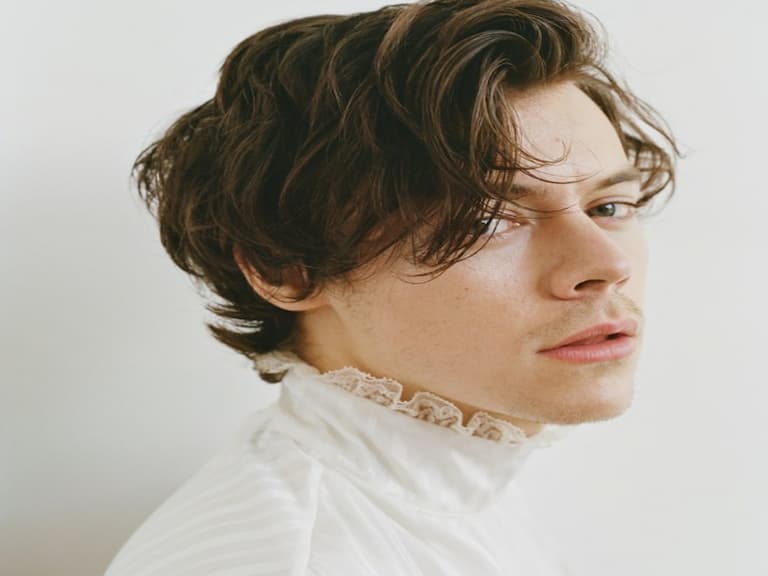 當帥哥真不容易啊！「一世代」Harry Styles 帥臉全靠「擦鳥屎」？告別痘痘肌這 3 招必學！