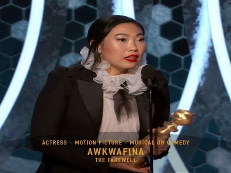 總被鄉民酸長太醜！Awkwafina 憑藉《別告訴她》獲封「金球獎史上第一位亞裔影后」完美反擊！