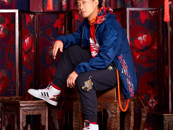 adidas Originals全新「中國風mix街頭潮流」系列一穿上氣勢秒爆棚！網友表示：過年必敗就是這款！