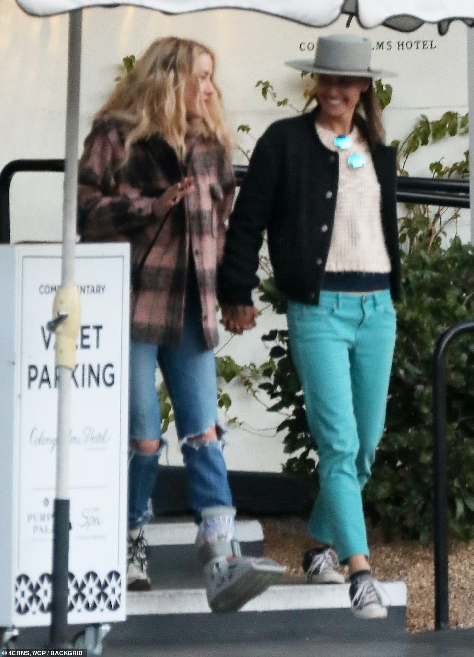 男女通殺!《水行俠》Amber Heard 熱吻新女友,網友:她換對象的速度快到追不上!