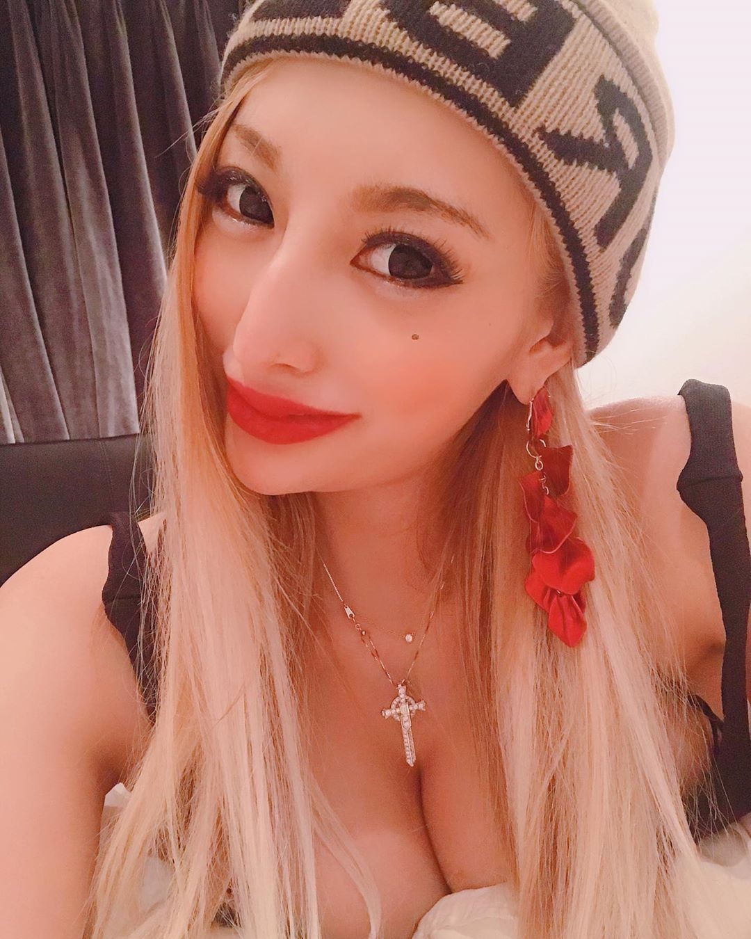 日本 G 奶辣模直批「對窮男沒興趣」!婚後「三個月燒光 2700 萬」⋯閃電離婚:沒錢就 BYE 啦~