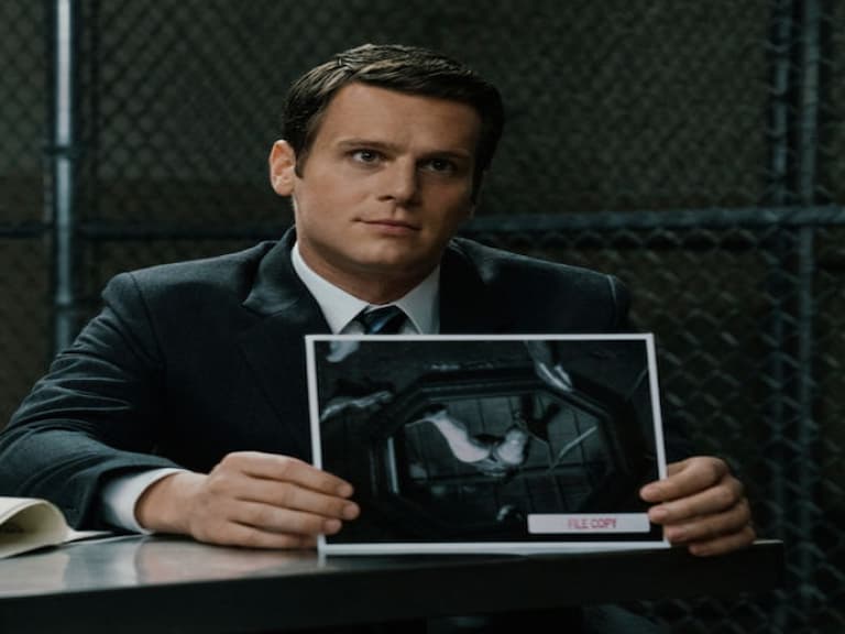 大衛芬奇執導！Netflix 犯罪影集《破案神探》第三季被爆無限期擱置，3 大主演已解除合約！