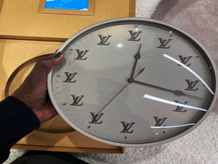 比 IKEA 聯名時鐘更想入手!LV 這回竟然要「送鐘」,但你想買還不見得可以順利購入!