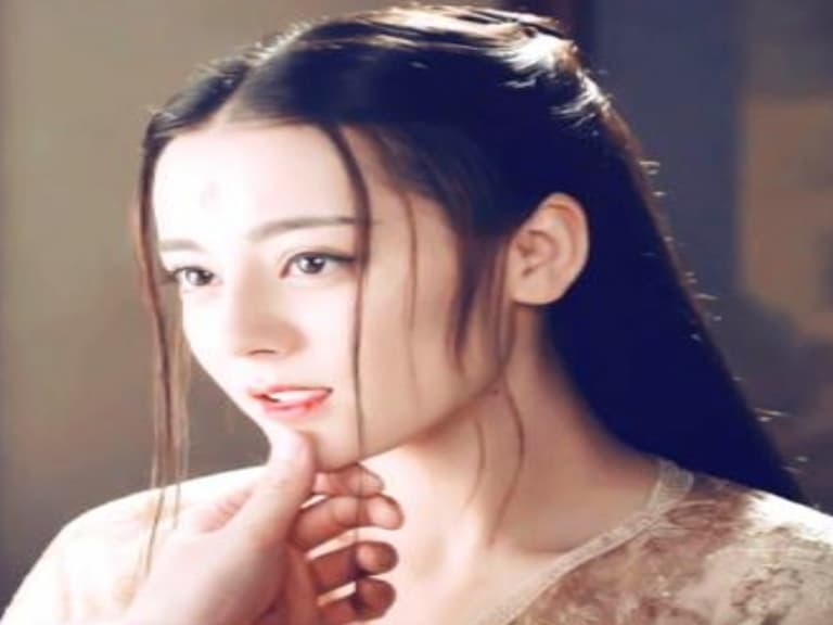 氣質 PK 撫媚!《三生三世枕上書》迪麗熱巴、《上新了故宮》Angelababy 誰才是正港「古裝女神」?