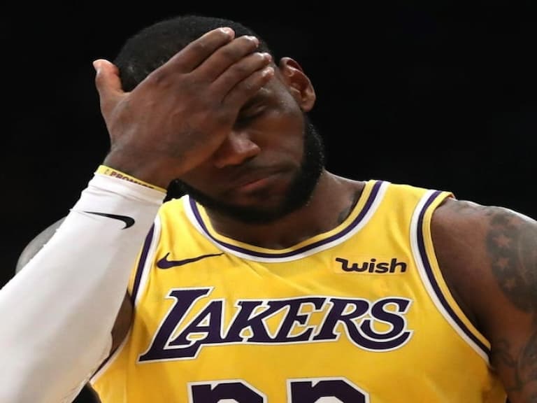 聽聞 Kobe Bryant 墜機身亡,詹姆斯痛哭、內馬爾進球後現場手比「24」致敬!