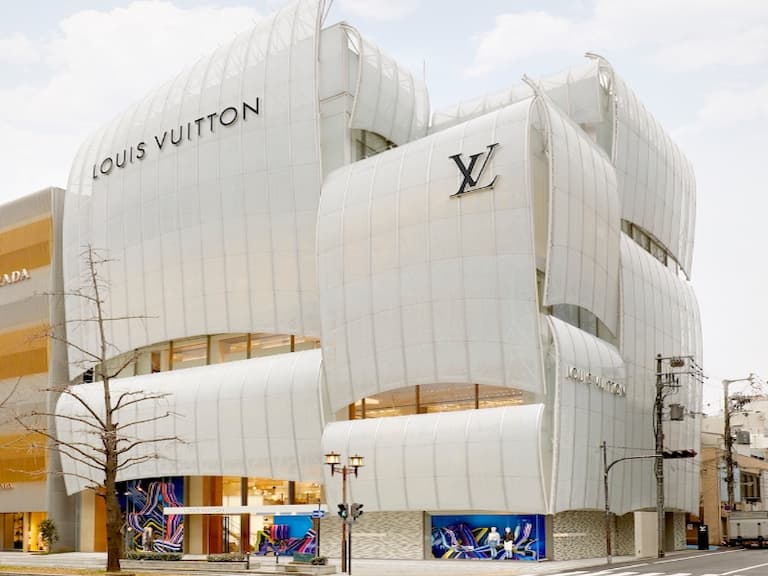 全球首家「LV 咖啡廳」將於日本開幕！大阪必訪的 3 家名牌咖啡廳，買不起精品至少你還吃得起！
