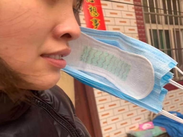 買不到口罩!網路出現各種奇葩「防禦武漢肺炎」哏圖,連衛生棉也派上用場?
