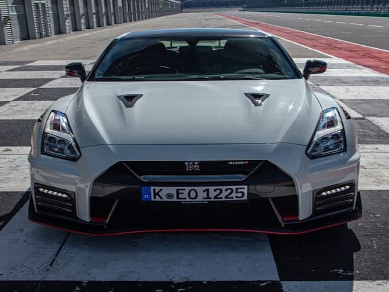 「最強戰神」不是叫假的！2020 Nissan GT-R Nismo 刷新日本筑波賽道紀錄，不用 1 分鐘跑完超神！