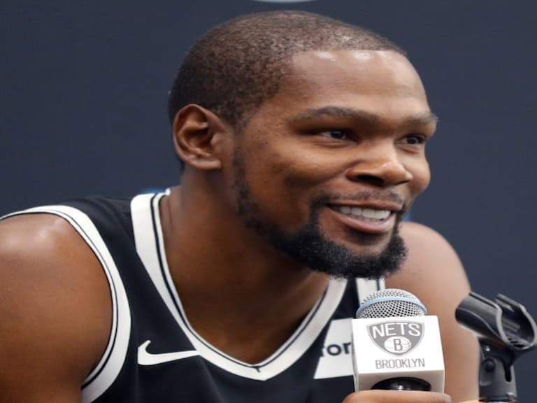 勇敢做自己?Kevin Durant 坦承他仍會開「分身帳號」回嗆網友:我就只被抓到那一次而已!