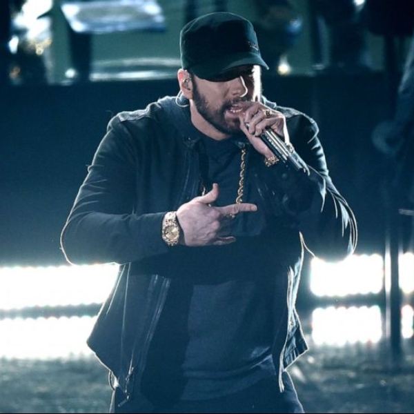 阿姆 Eminem 驚喜登奧斯卡表演，台下巨星全嗨翻！只有「這位大咖」被拍到當場睡著了⋯