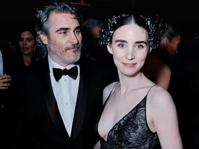 「瓦昆菲尼克斯老婆」魯妮瑪拉 Rooney Mara 全黑穿搭超時髦！靠 3 招「All Black」也能多變化！
