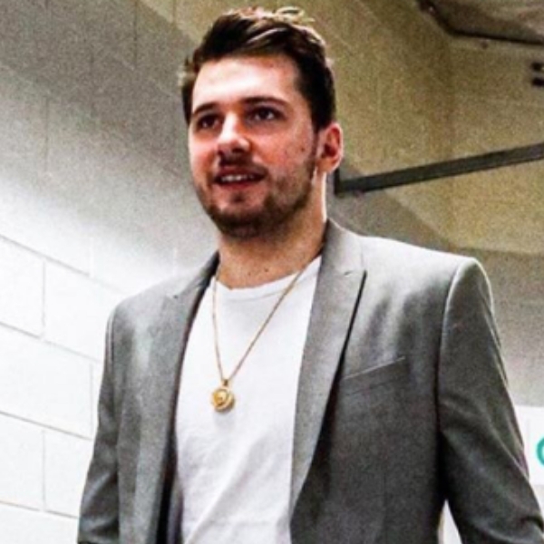 到底要看臉還是鞋？Doncic 高顏值也比不過腳下這雙「高清」Off-White x Air Jordan 5！