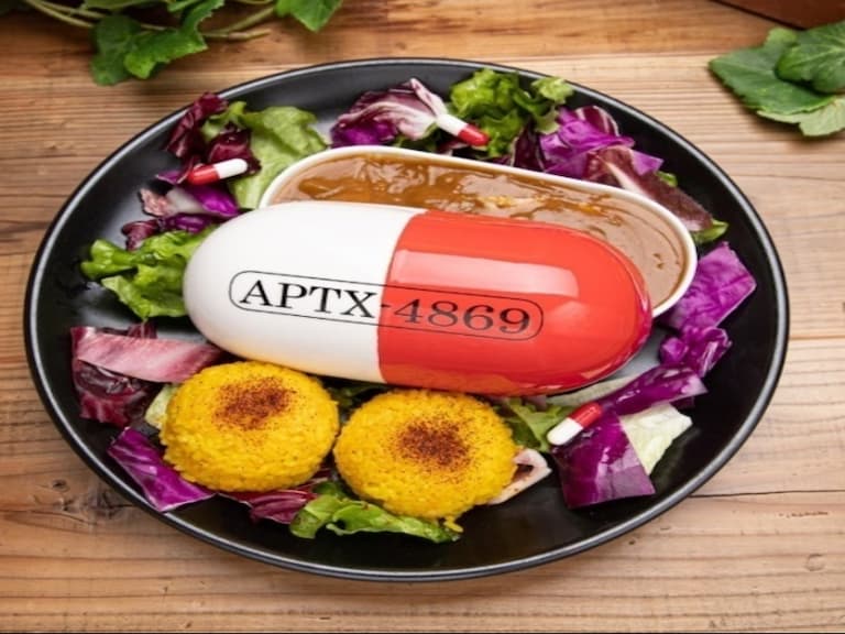 《名偵探柯南》2020 期間限定咖啡,害新一縮小的「APTX-4869 藥丸」咖哩你敢吃嗎?