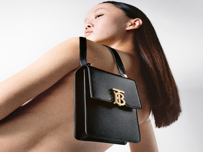 全黑控必收！Burberry 全新「24 小時限定美包」就算全裸揹都能質感爆棚！