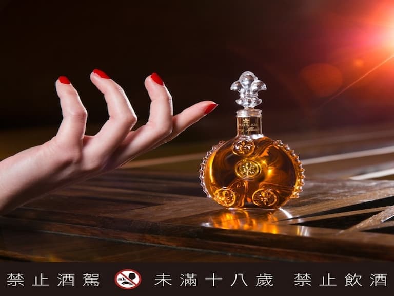 家中的羅曼蒂克！在家約會靠「這一瓶」製造浪漫，格調完全不輸高檔餐廳！