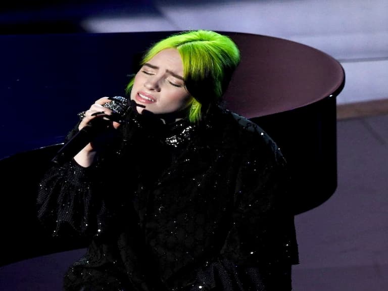 吃了誠實豆沙包！Billie Eilish 首談奧斯卡表演：「我搞砸了，這場演唱簡直垃圾！」