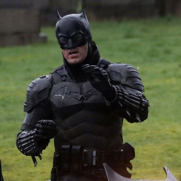 夠帥嗎？羅伯派汀森 DC 新版《蝙蝠俠》戰袍第一次完整曝光，不見經典黑披風！