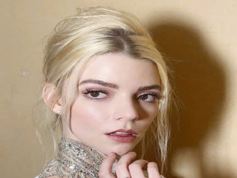 正妹度再升級！Anya Taylor-Joy 宣傳新片，美顏令人驚嘆：「精緻到像從畫裡面走出來！」