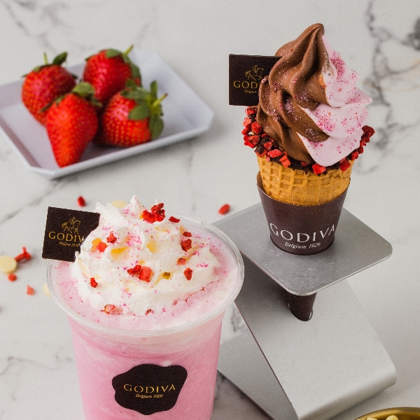 「草莓巧克力霜淇淋」必吃！GODIVA 推出夢幻草莓新品，連陷阱妹都少女心大噴發！