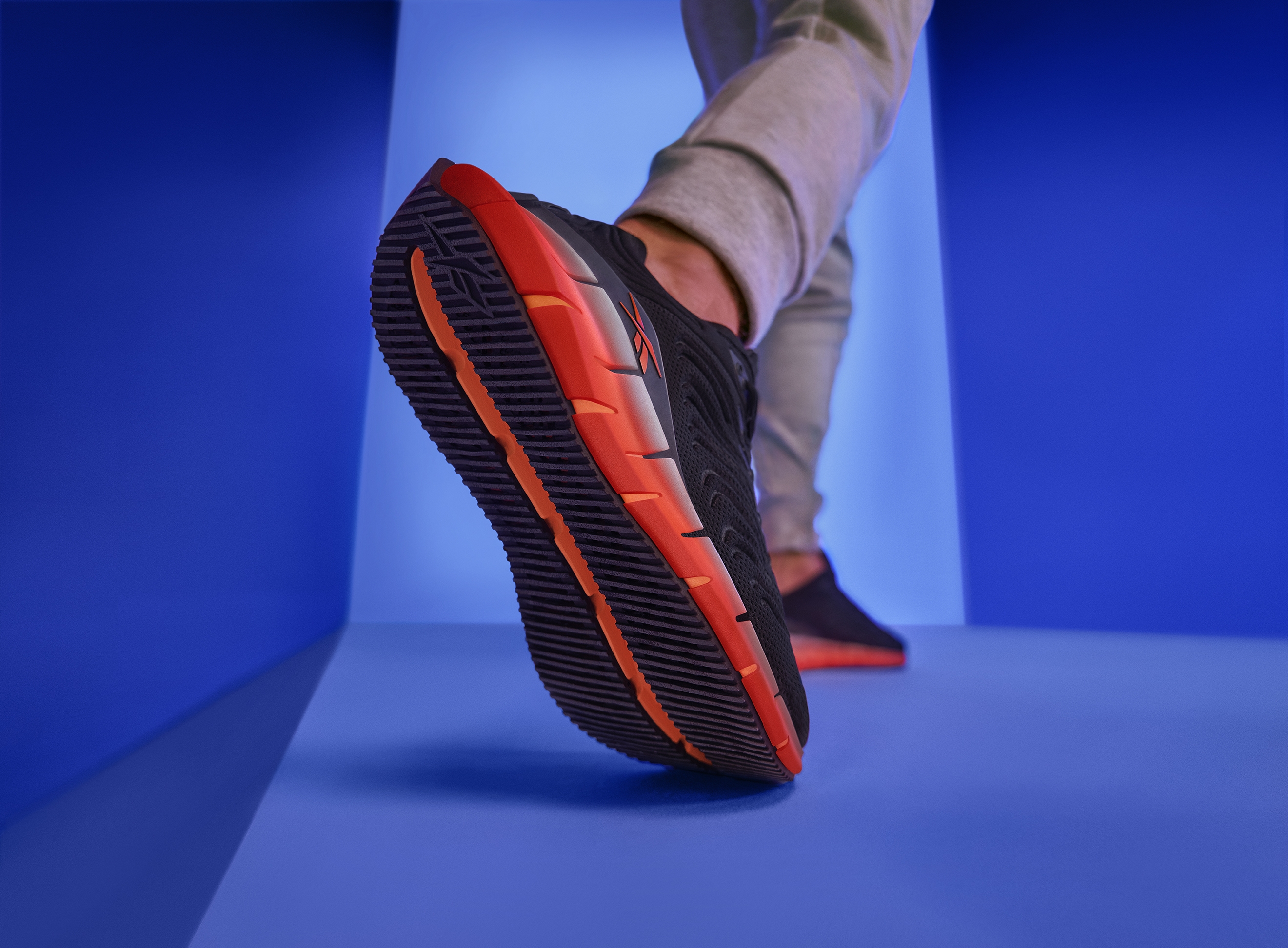 嘴砲拳王、韓饒舌歌手 Zico 都上腳這雙!Reebok「巷子內聯名好鞋」不用台幣 4 千就可以入手!