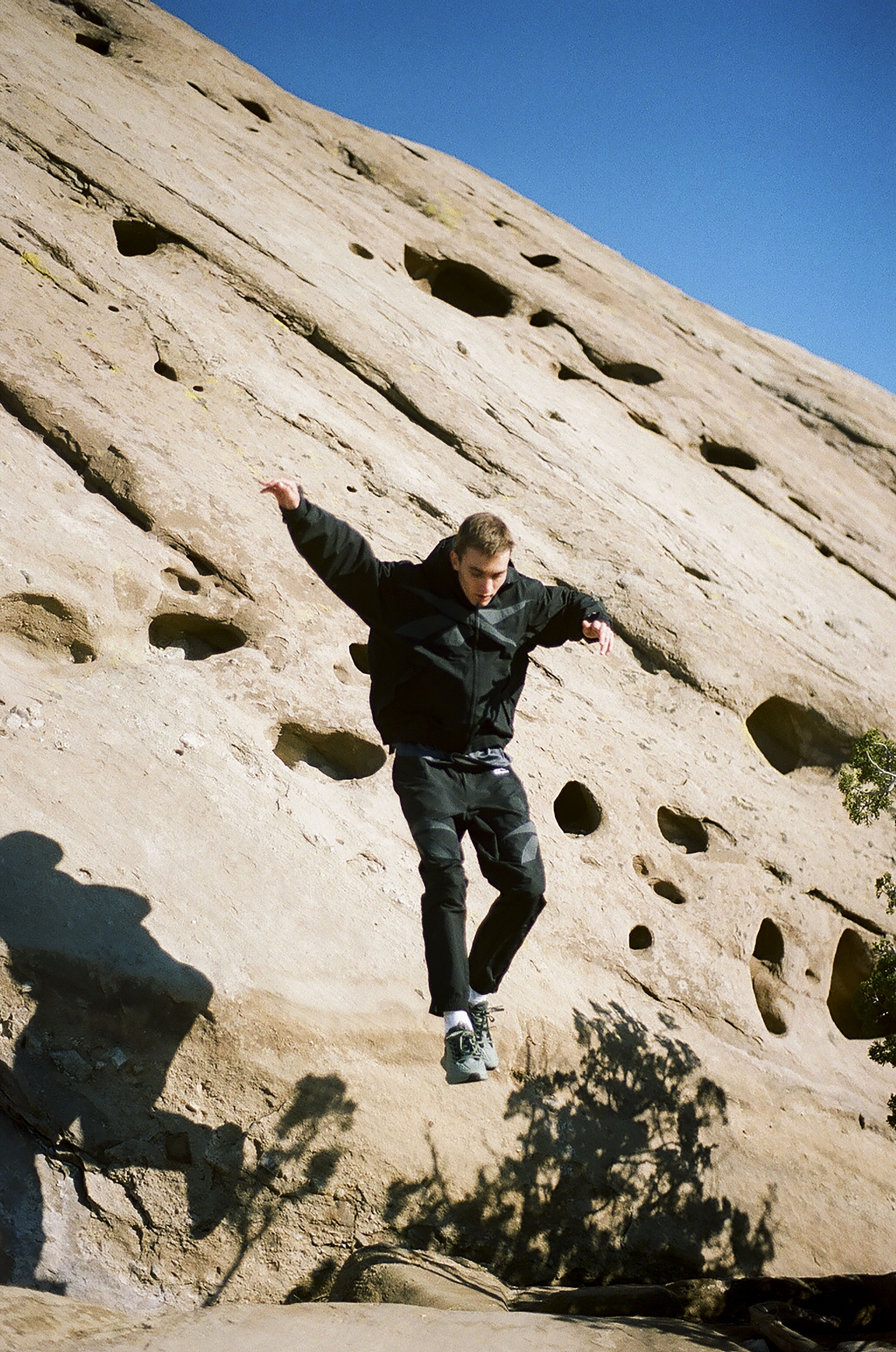 嘴砲拳王、韓饒舌歌手 Zico 都上腳這雙！Reebok「巷子內聯名好鞋」不用台幣 4 千就可以入手！