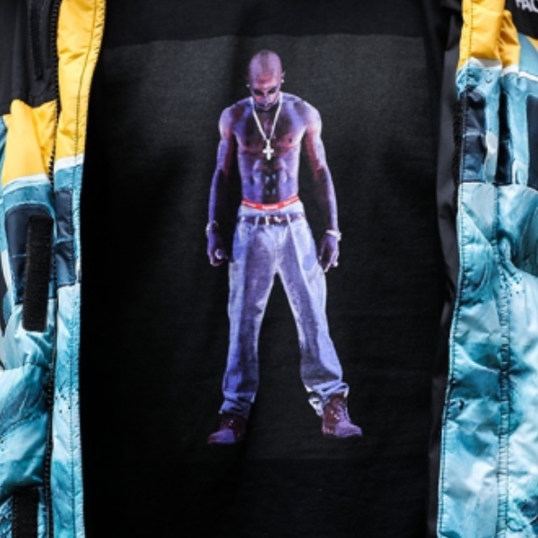 「至尊」Tupac 竟然不是第一位！Supreme 這件饒舌歌手 Tee 要價台幣近四萬！