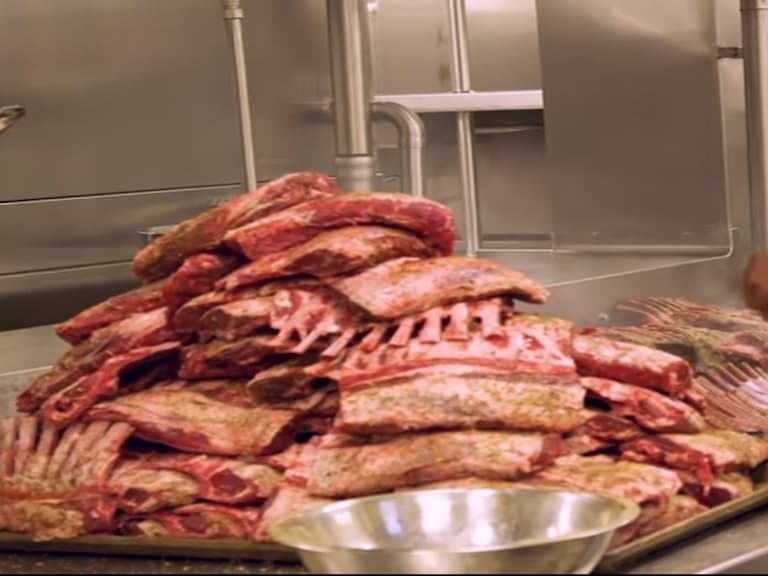 世界上最大的郵輪如何每天至少提供顧客 30000 道料理？揭密幕後廚房運作太驚人！