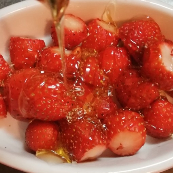 想吃草莓又怕酸？草莓農分享「草莓的神級吃法」，只要兩個步驟，美味程度直接升級 100 倍！