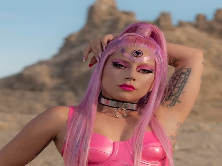 網友動作太快!Lady Gaga 新歌 MV 被惡搞成「台灣經典流行歌」竟無違和?粉絲崩潰:〈快樂崇拜〉版本最屌!