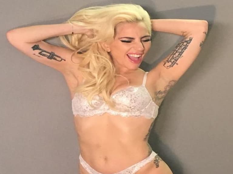 泡冰塊、不節食⋯Lady Gaga 一年怒減 18 公斤怪招曝光：只靠「這方法」一次甩掉 800 卡！？